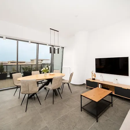 Hanza Tower No. 701 - Swimming Pool, Jacuzzi, Terrace Apartment
