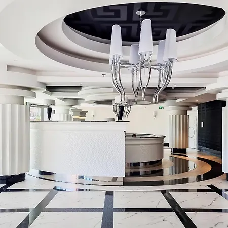 Hanza Tower No. 701 - Swimming Pool, Jacuzzi, Terrace Apartment *