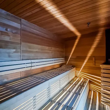 Hanza Tower No. 701 - Swimming Pool, Jacuzzi, Terrace
