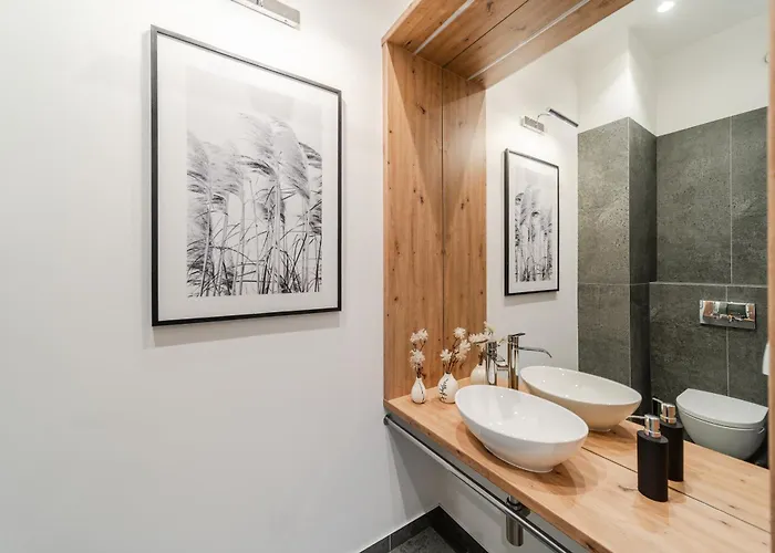 Ans Hanza Tower No 701 - Swimming Pool, Sauna, Jacuzzi, Viewing Terrace *