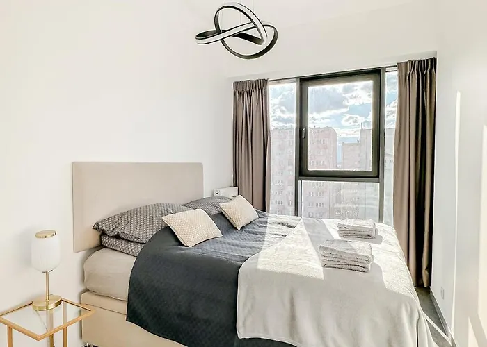 Ans Hanza Tower No 701 - Swimming Pool, Sauna, Jacuzzi, Viewing Terrace Apartment *